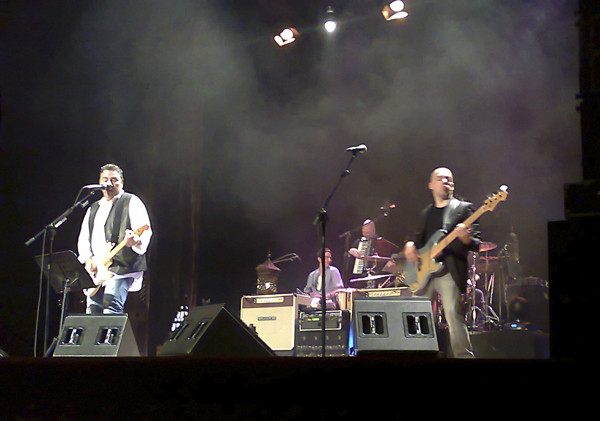 Carlos Goñi al frente de Revolver en el Teatro Principal de Valencia. Gira Argán (MR, 2011)